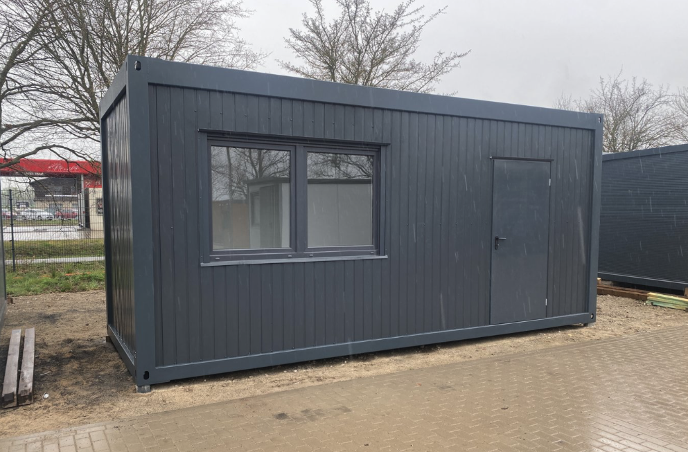 Seitenansicht in Anthrazit: Fenster mittig, Tür rechts an der Längsseite, Bürocontainer 6,00 x 2,44