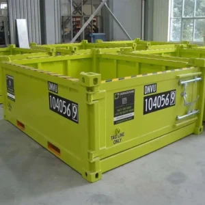 Limettengrüner Half-Height-Open-Top-Container mit offener Oberseite und Seitentür in einer Halle