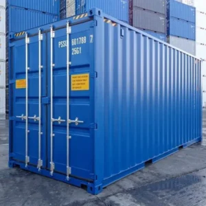 Blauer 20-Fuß-High-Cube-Container mit Türseite und gelbem Hinweisschild, dahinter gestapelte Container