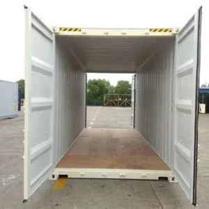 Durchblick durch den beigen 20-Fuß-High-Cube-Doppeltürcontainer One-Trip bei geöffneten Türen, Holzboden