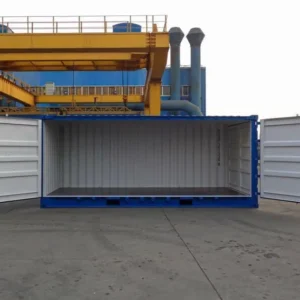 Blauer 20-Fuß-Open-Side-Seecontainer mit weit geöffneten Seitentüren und einsehbarem Laderaum