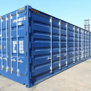 Längsseite des blauen 40-Fuß-High-Cube-Open-Side-Containers mit durchgehenden Türflügeln und Verriegelungsstangen
