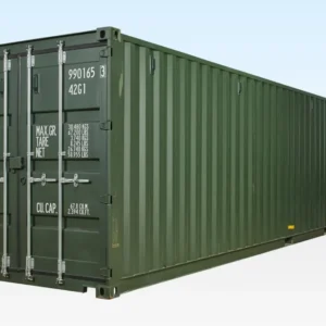 Grüner 40-Fuß-Seecontainer nach ISO-Norm mit geschlossenen Doppeltüren vor hellem Hintergrund