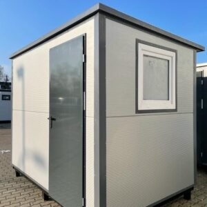 Schräg von vorn: Bürocontainer 3,00 x 2,00 m in Creme mit geschlossener Tür und seitlichem Fenster