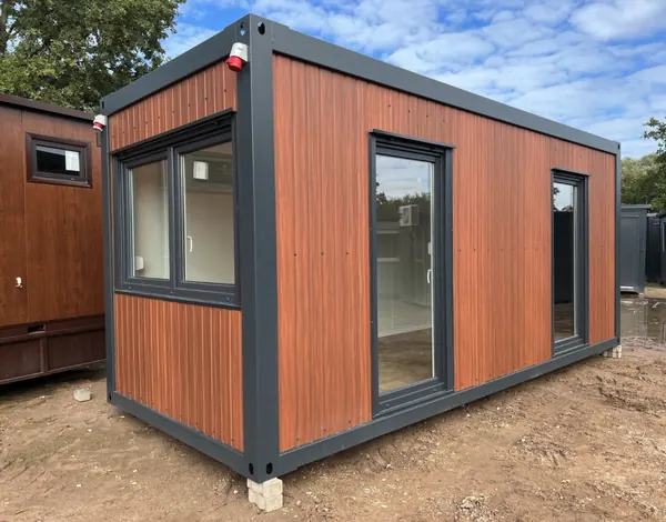 Premium Bürocontainer 6,00 x 2,44 – Die Container